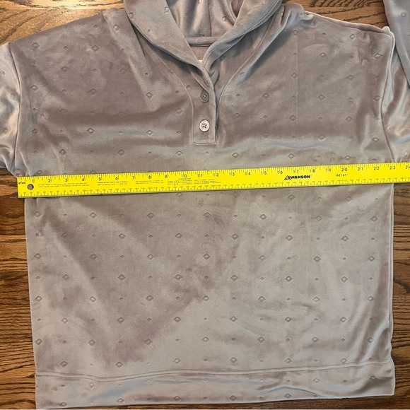 Carole Hochman Rolled Collar Two-Piece Lounge Set
Taupe/Light Rose, Size Large - Picture 2 of 12